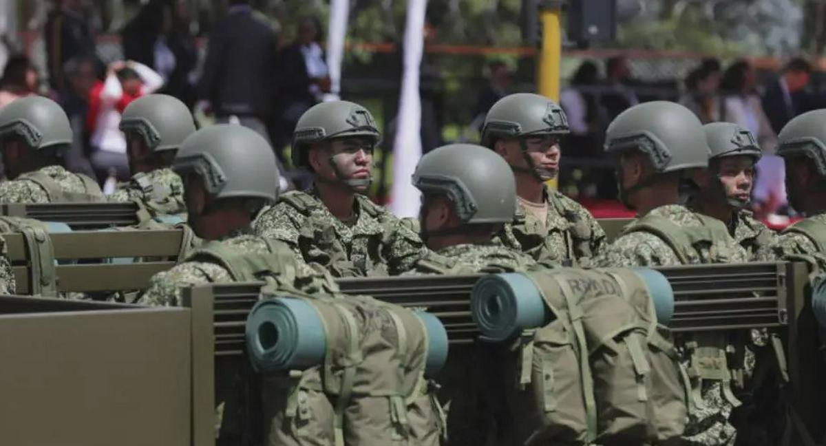 Deficit en armamento del Ejército compromete operaciones de seguridad bajo gobierno de Petro