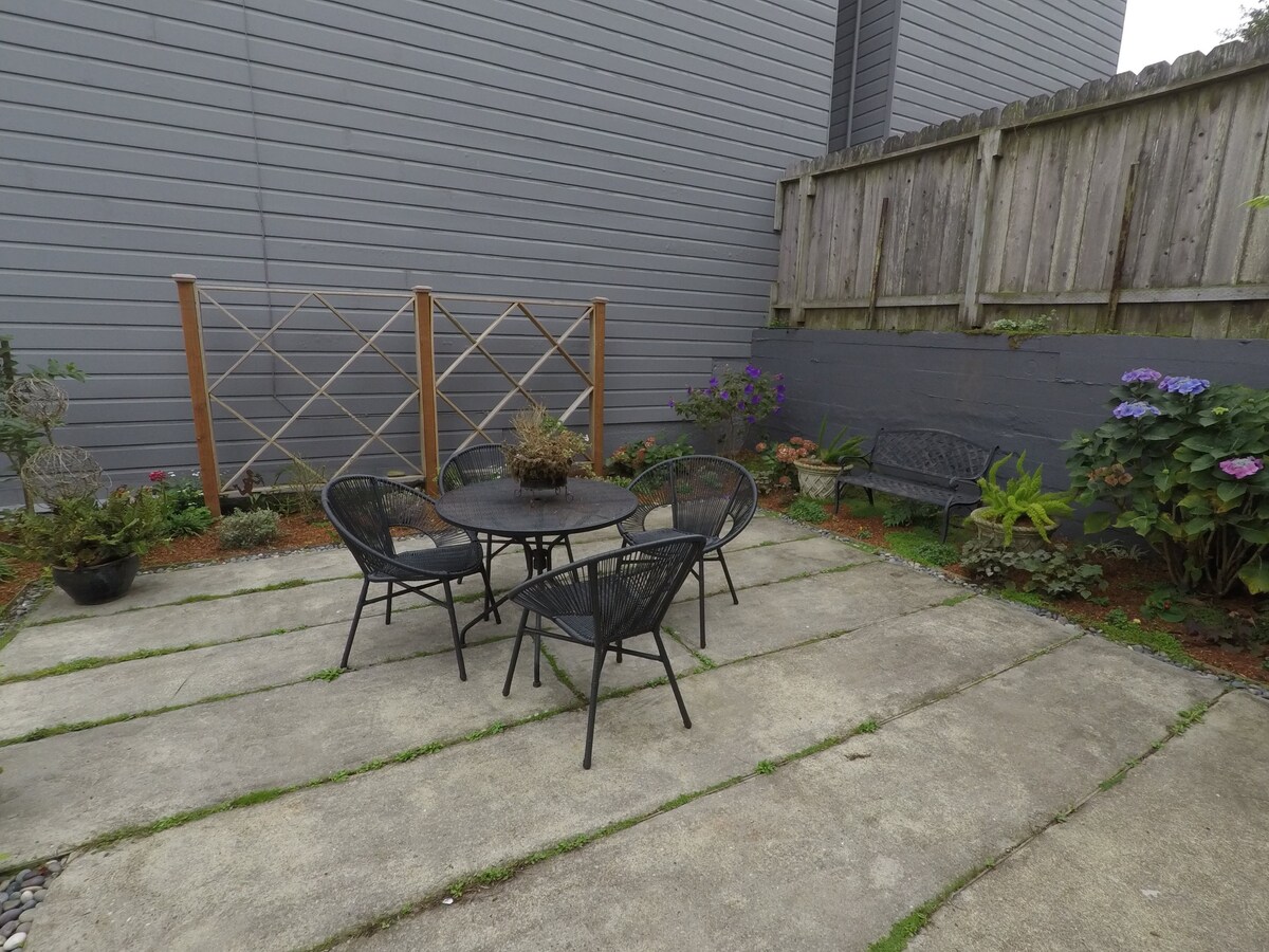 Inner Sunset Garden
