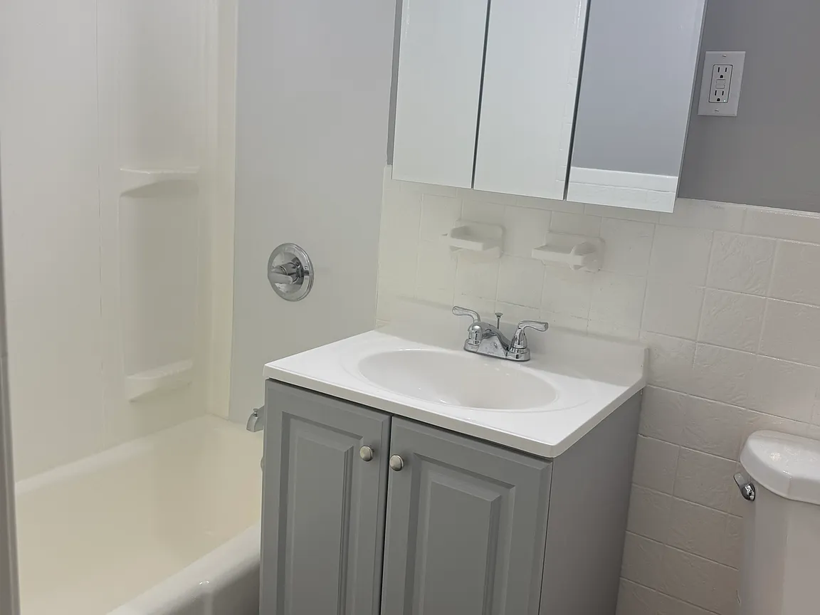 195 Sigourney St, Hartford, CT 06105 — photo 7