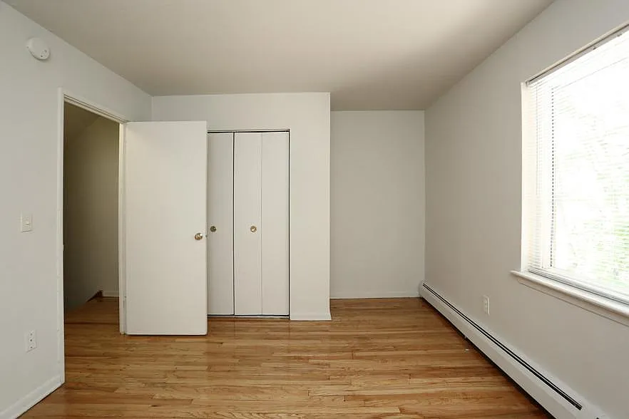 300 Britannia St — photo 10