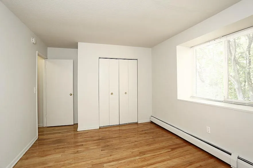 300 Britannia St — photo 9