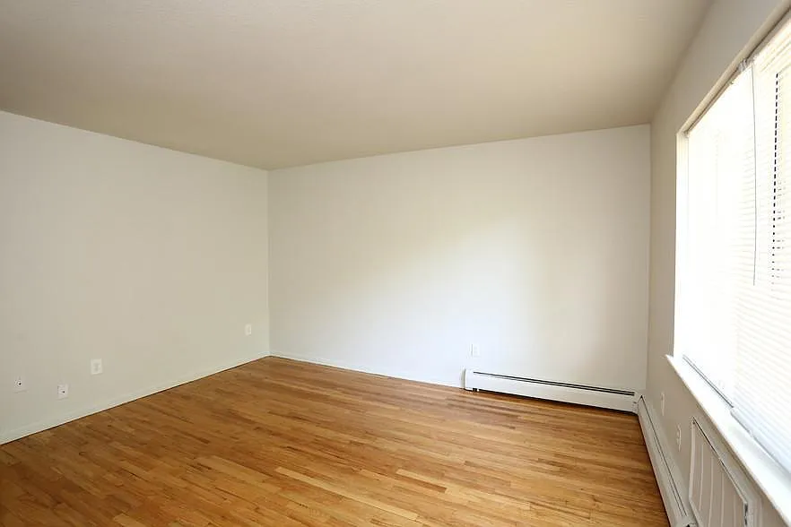300 Britannia St — photo 12