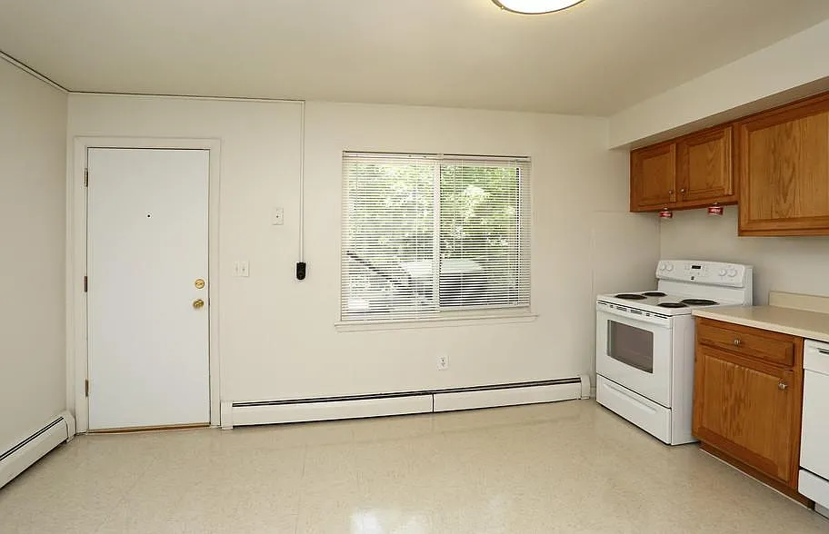 300 Britannia St — photo 14