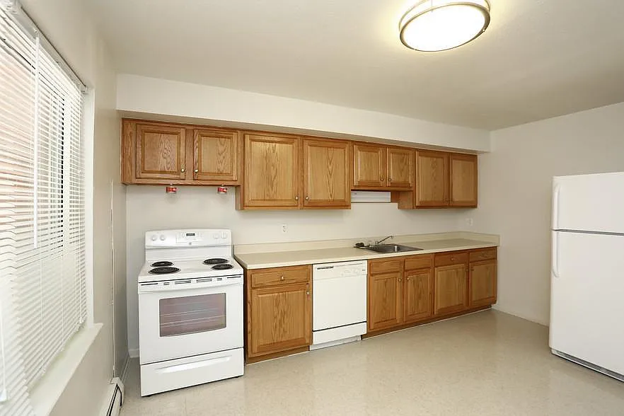 300 Britannia St — photo 15
