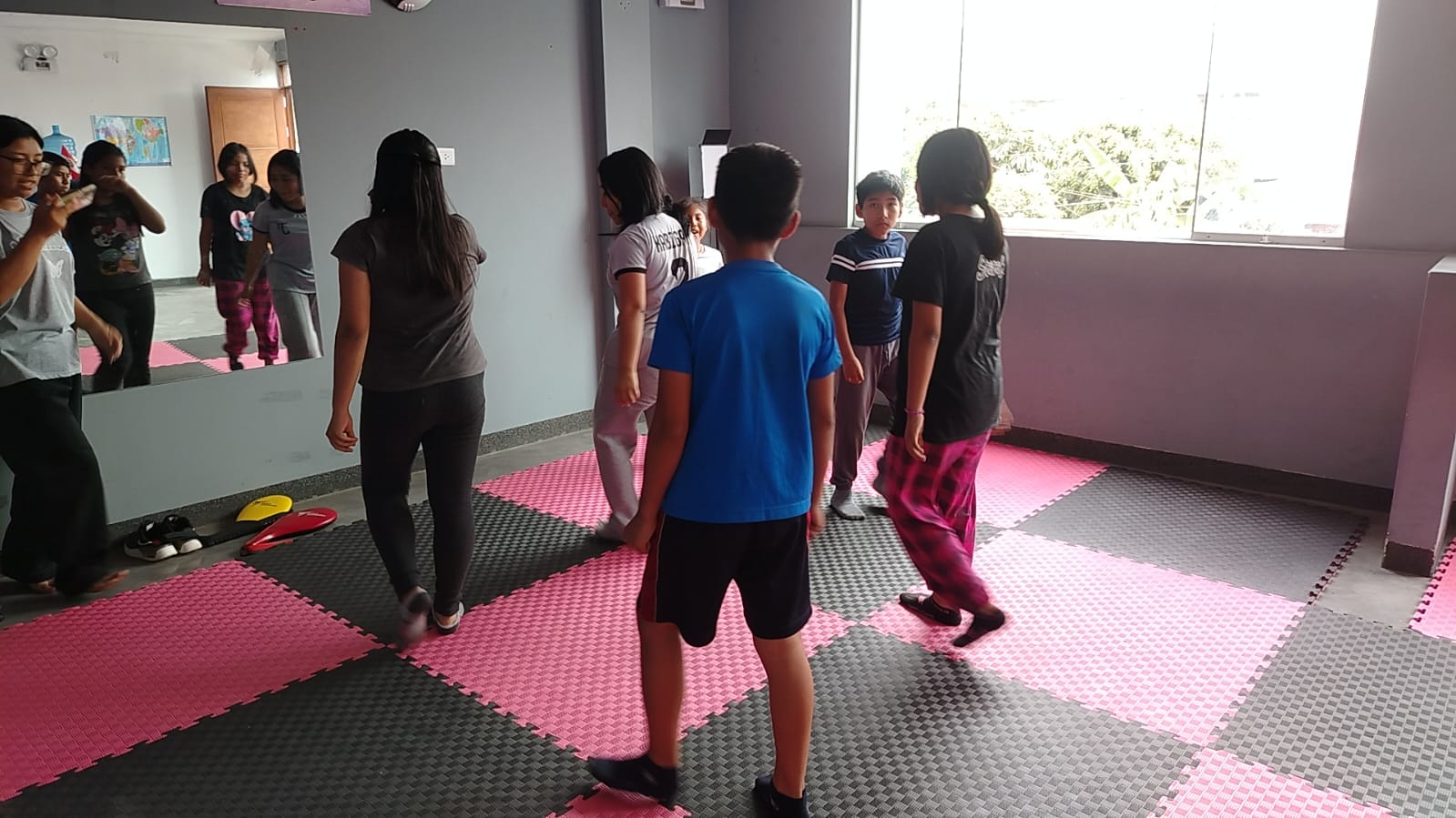 Clase de karate - Práctica de técnicas