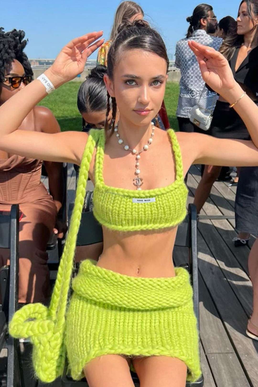 One-shoulder Slim Vest, Low Waist Hip-covering Knitted Skirt Suit