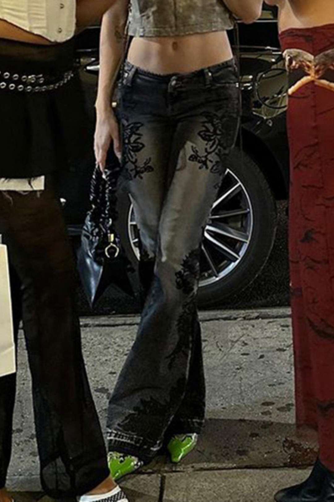 Low-waist Embroidered Flower Distressed White Bell-bottoms Floor-length Slim Jeans