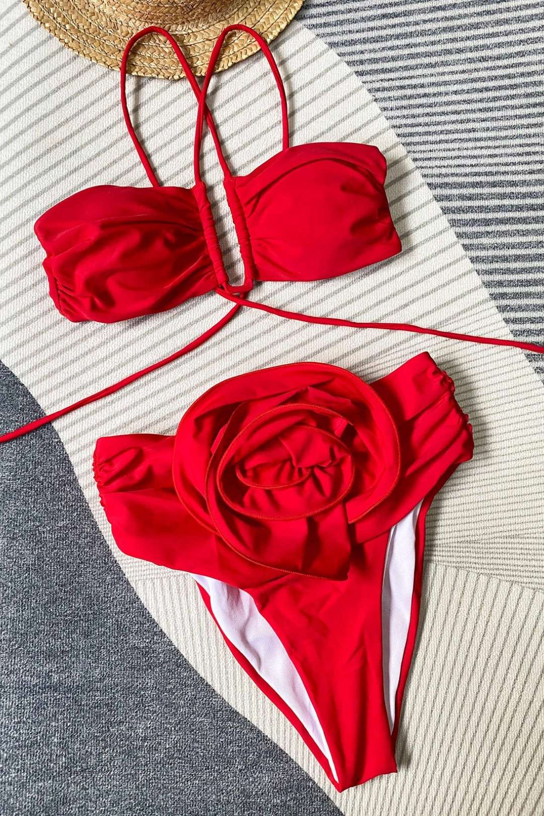 Sexy Three-dimensional Flower Split Swimsuit