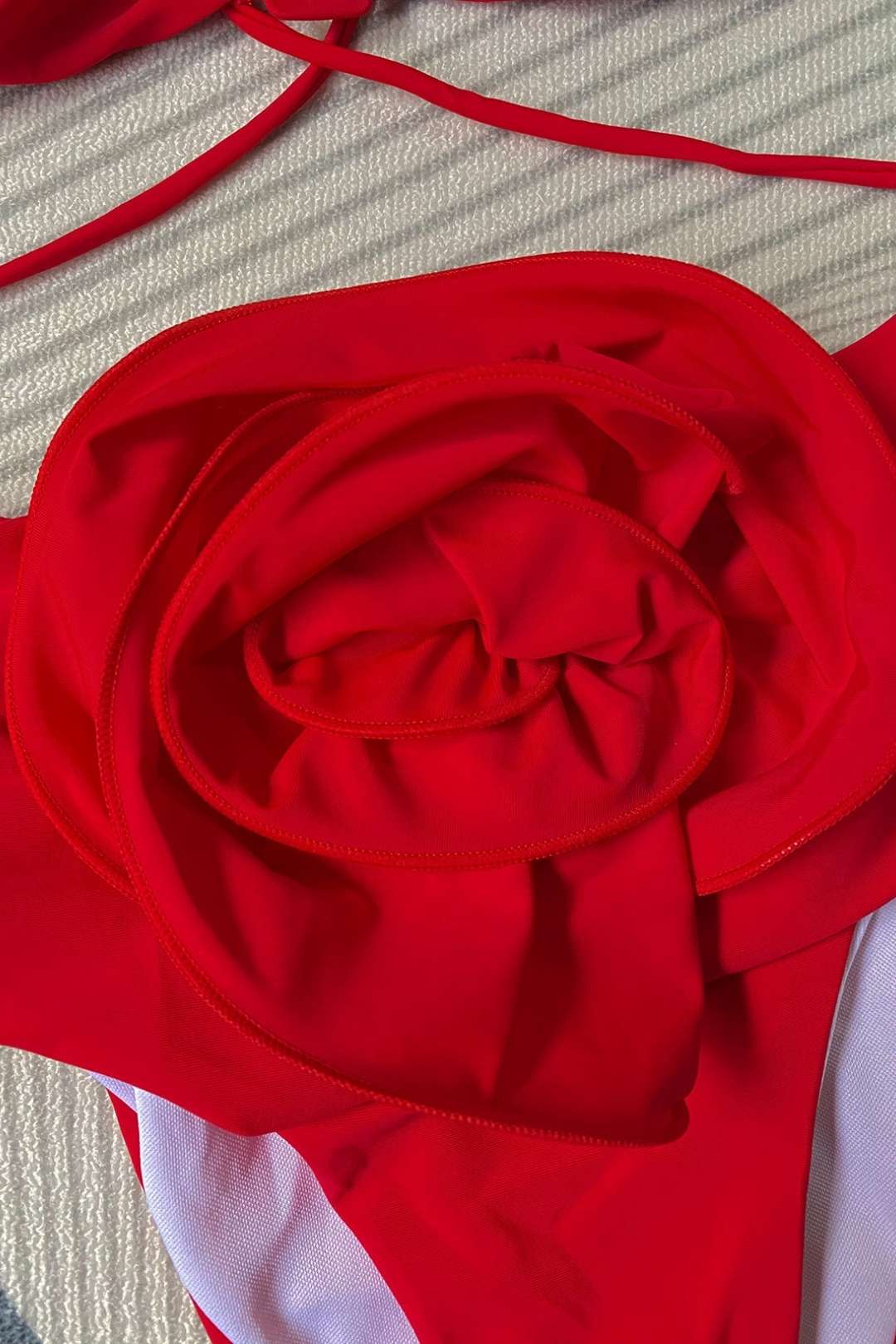 Sexy Three-dimensional Flower Split Swimsuit