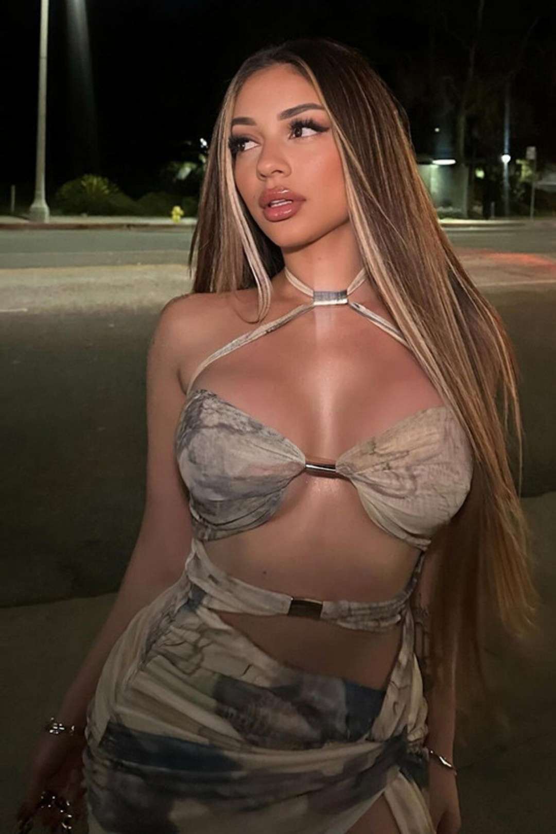 Halter Neck Low-cut Sexy Backless Dress Short Dress