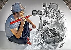 Fotografia em preto e branco de Ben Heine, artista belga, com expressão pensativa e olhar direto, vestindo camisa branca e olhando para cima.