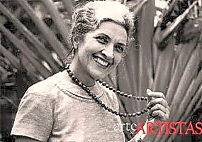 Pintura a óleo retratando a poetisa brasileira Cecília Meireles sentada em um ambiente natural, com tons suaves de azul e verde.