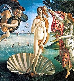 Pintura renascentista a óleo retratando a deusa Vênus emergindo do mar em tons pastéis de azul e rosa suaves.