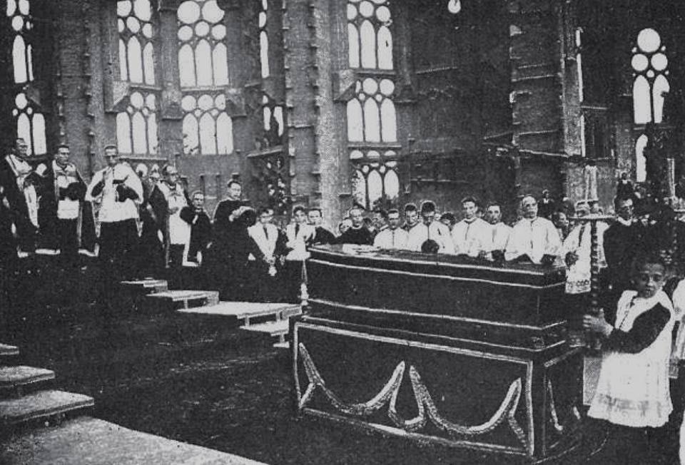 Antoni Gaudí: Biografia e Obra