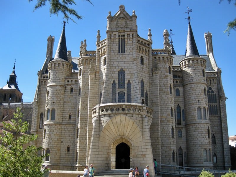 Antoni Gaudí: Biografia e Obra