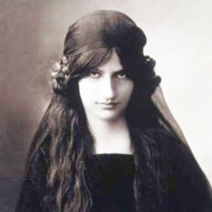 Amedeo Modigliani: Jeanne Hebuterne