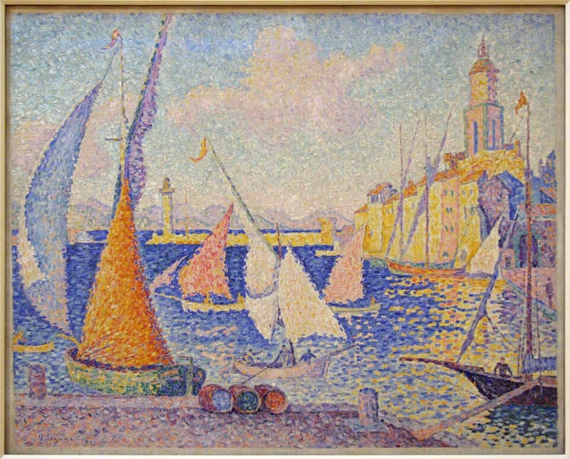Peinture post-impressionniste à l'huile représentant une vue du port de Saint-Tropez, avec des maisons colorées et des bateaux sur une mer d'un bleu clair éclatant.