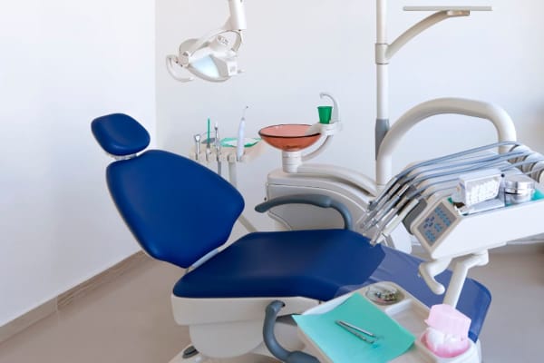 خرید گروه کلینیک‌های ارتودنسی | ۲۹ اتاق جراحی با درآمد NHS قوی در Yorkshire - فرصت سرمایه‌گذاری بالای ۵ میلیون پوند در Parments