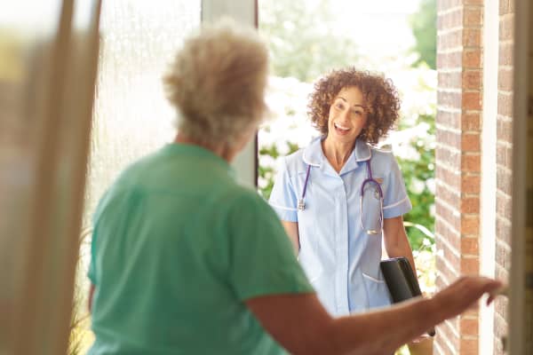 ارائه‌ دهنده خوش‌نام خدمات مراقبت در منزل با مجوز معتبر CQC