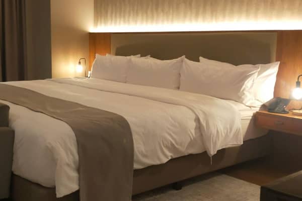 فرصت خرید هتل بسیار سودآور با بیش از 115 اتاق در Cambridgeshire | Freehold 8.5 Acre | امکانات کامل Spa & Conference - فرصت سرمایه‌گذاری بالای ۵ میلیون پوند در Parments