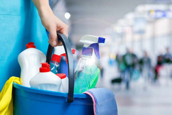 🧽 مالی مید (Molly Maid UK) – قدیمی‌ترین و معتبرترین برند نظافت خانگی در بریتانیا