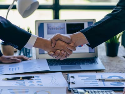 📑 روند کامل خرید یک کسب‌وکار در بریتانیا؛ از مذاکره تا انتقال مالکیت