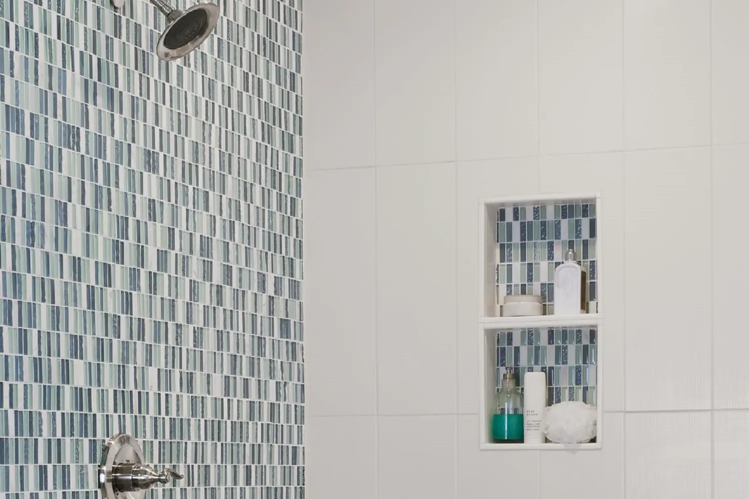 Enhancing Shower Niches with Decorative Tile