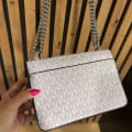 Michael Kors kabelka s monogramom — 7