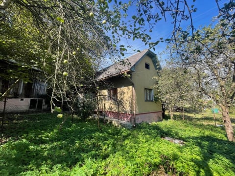 Starší rodinný dom s pozemkom na rekonštrukciu — Nehnuteľnosti, Papradno, 018 13, SK