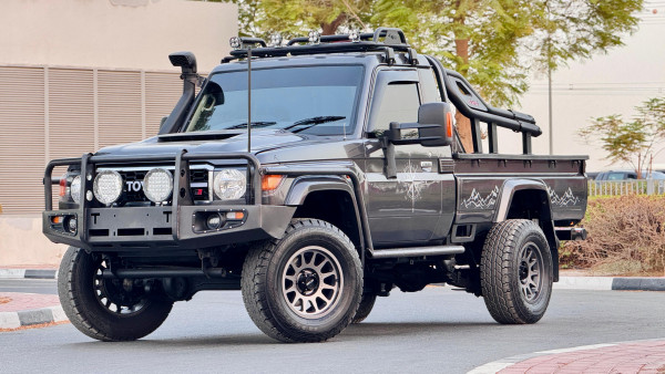 Toyota Land Cruiser Pickup 2020