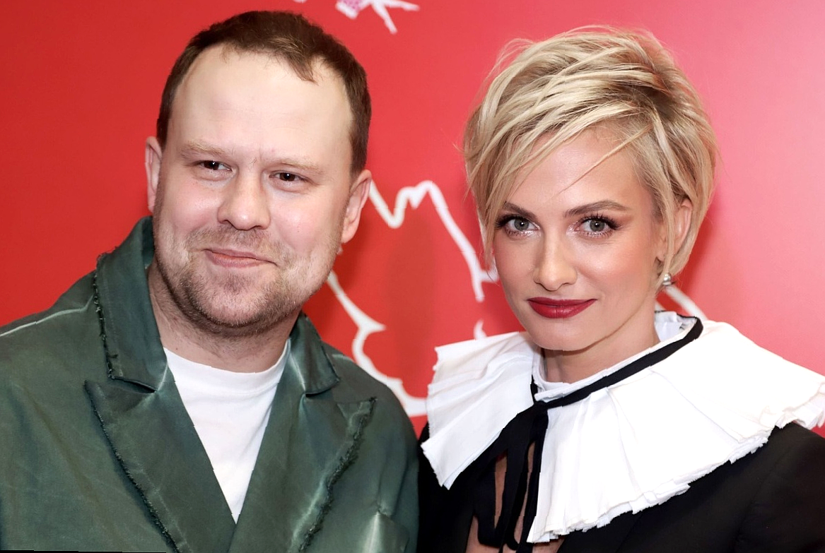 Романтический вечер: Полина Максимова и Кирилл Плетнев на премьере фильма "Декодер. Игра гения"