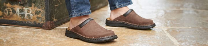 MENS CLOGS & MULES