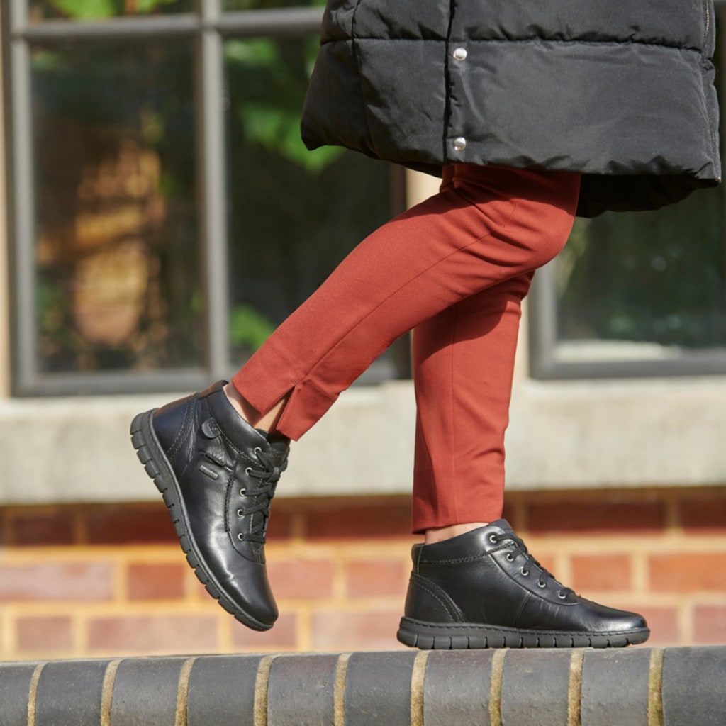 Black - Schwarz Leather