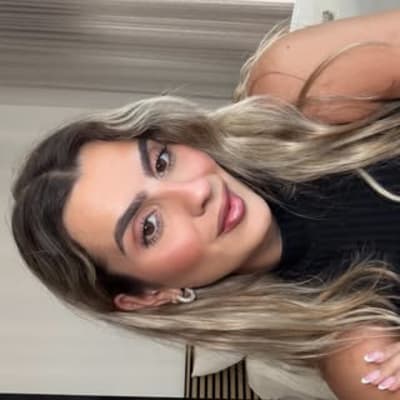 Julia Santos