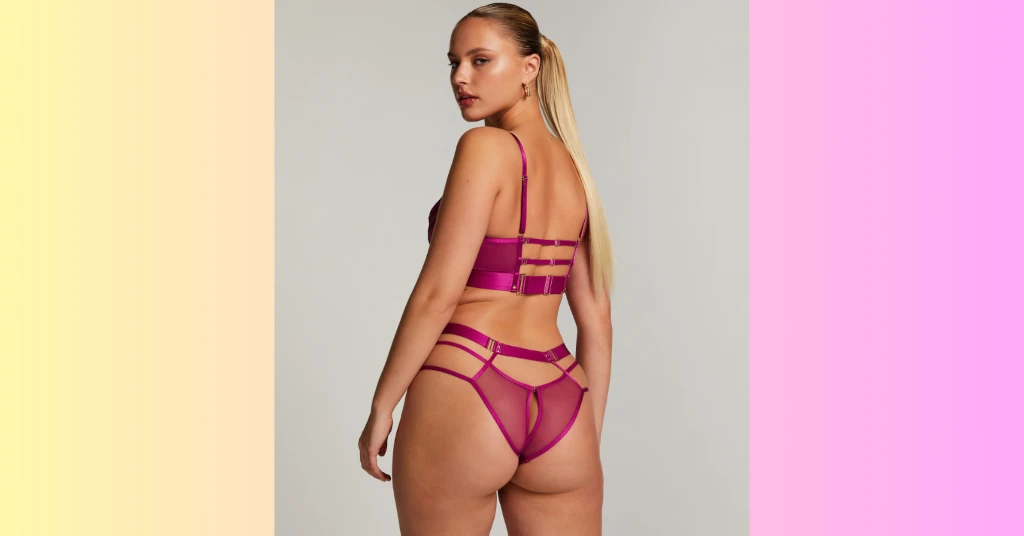 Imagen de mujer con lencería sexy de color fucsia