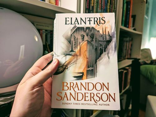 Elantris - Brandon Sanderson