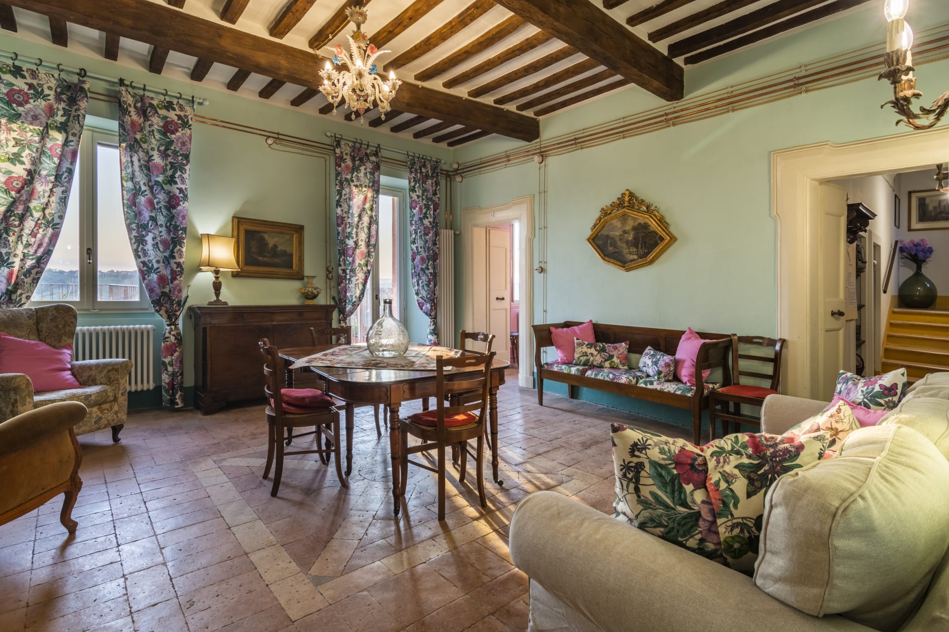 Living area – photo 2