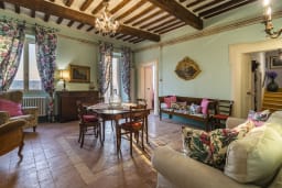 Living area – photo 2