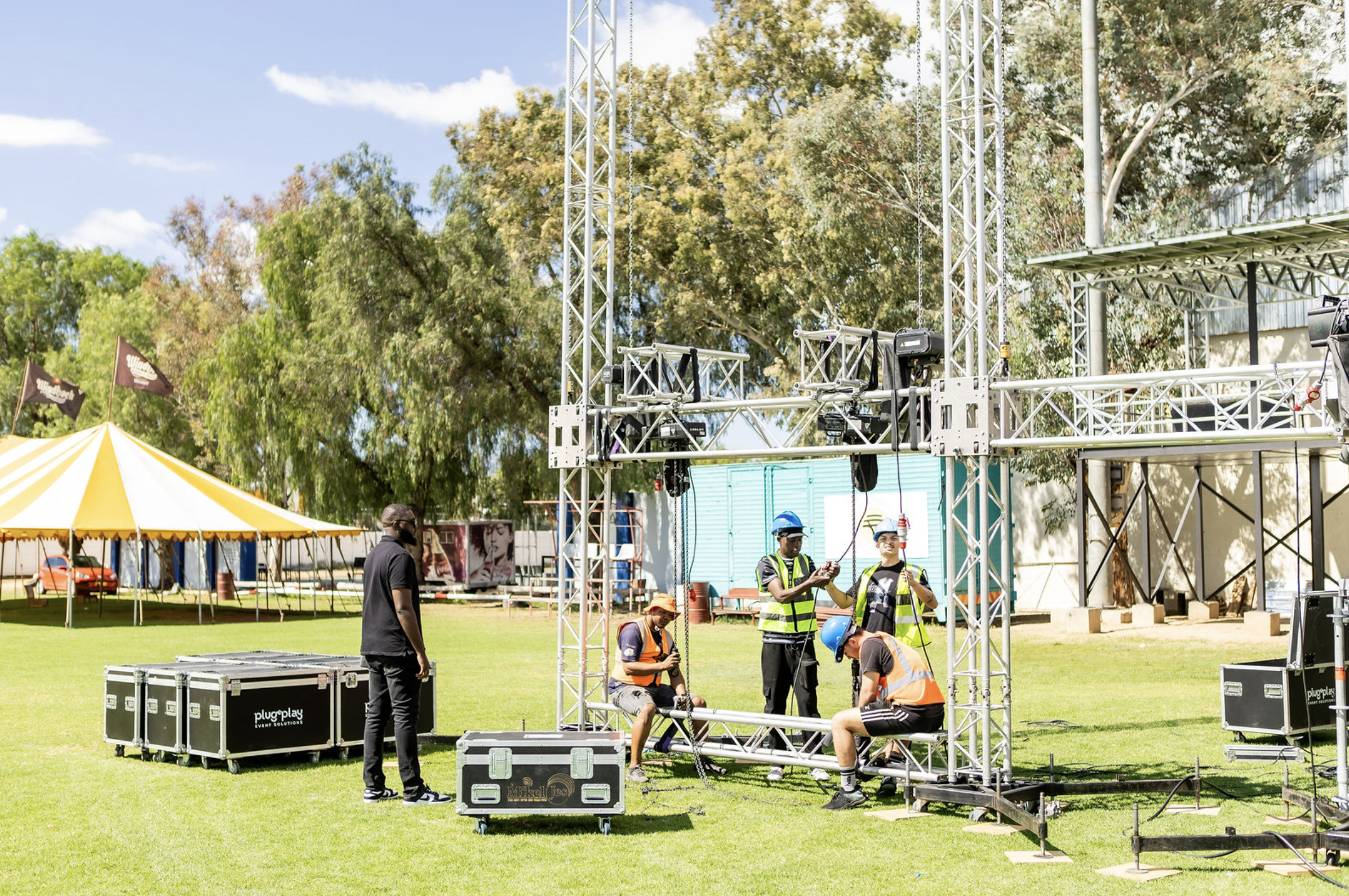 Staging & Trussing