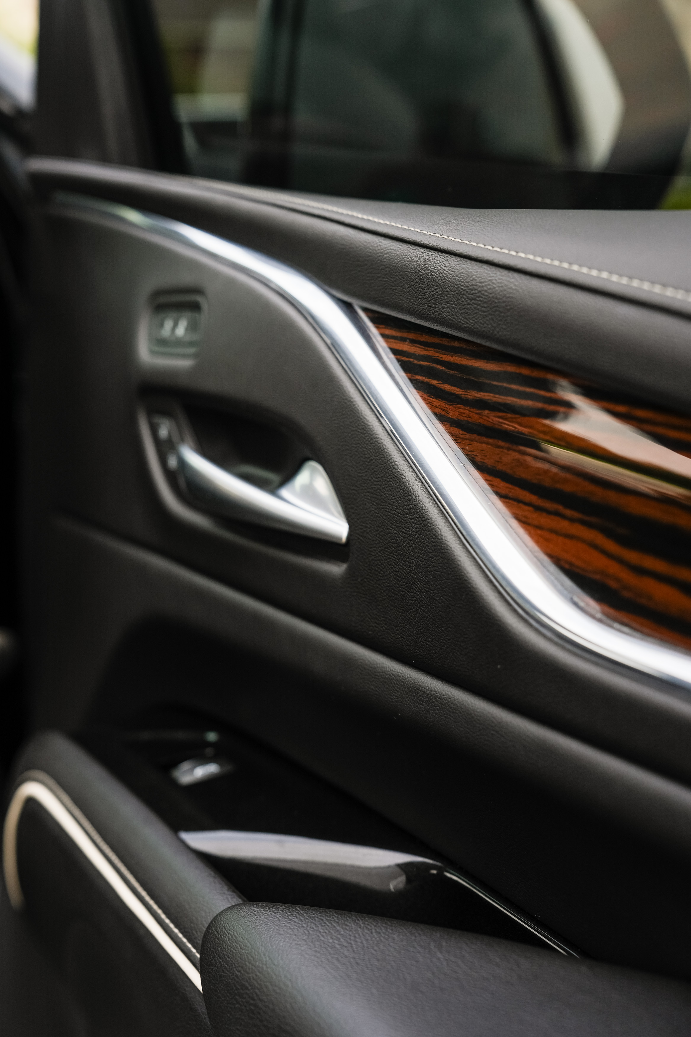 Cadillac Escalade interior detail 3