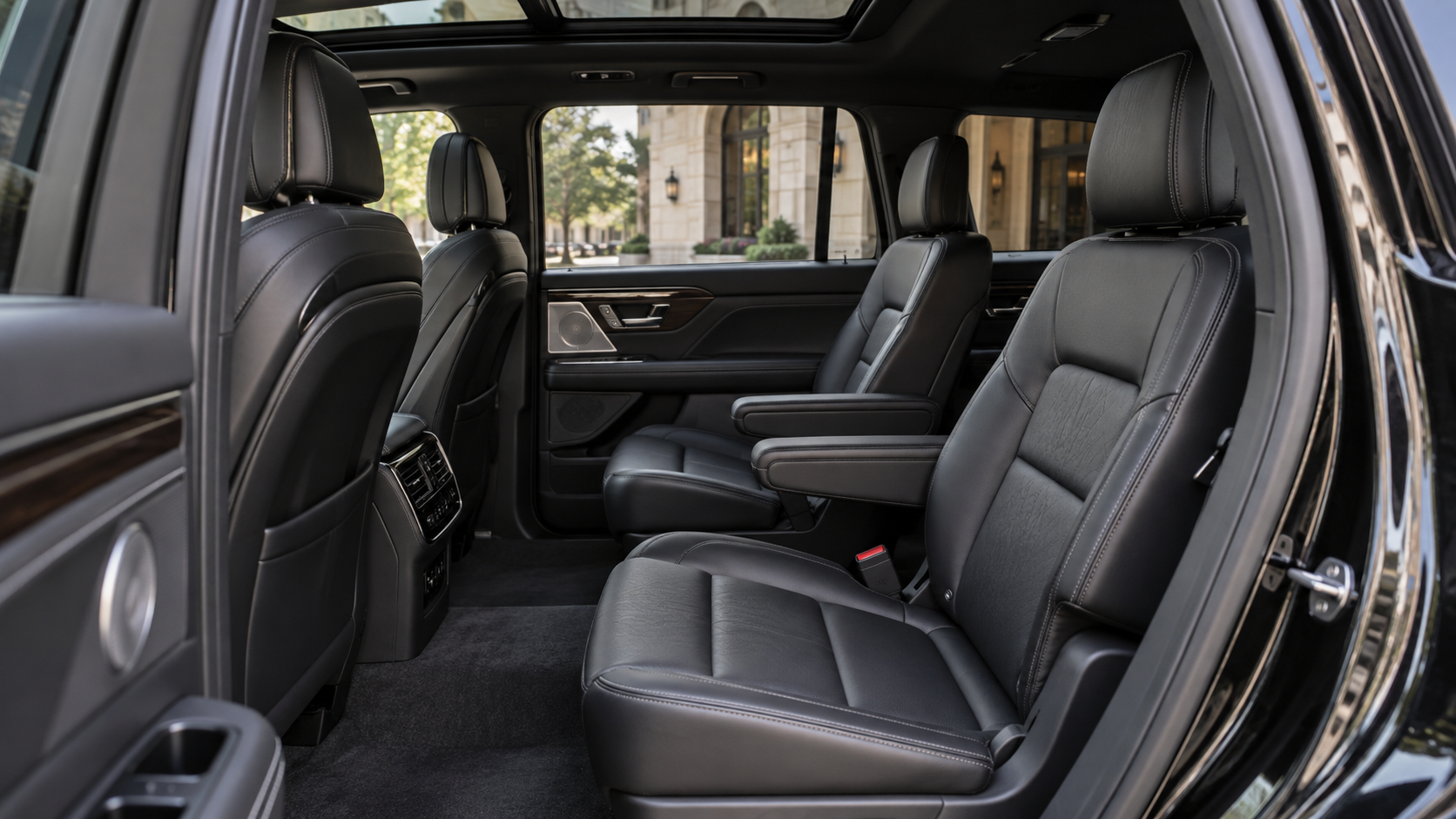 Lincoln Aviator interior detail 1