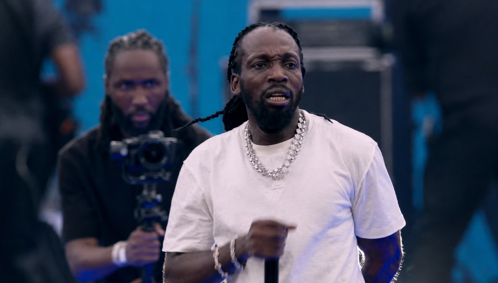 Mavado carrying Gully Gad authority in real time
