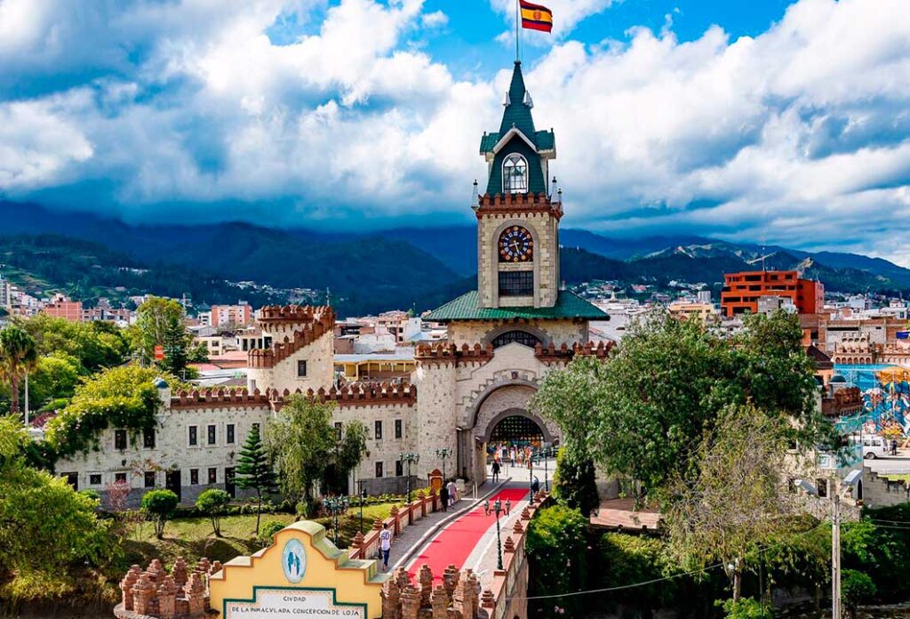 Monumento emblemático ubicado en la entrada de la ciudad de Loja. ícono turístico de la ciudad.