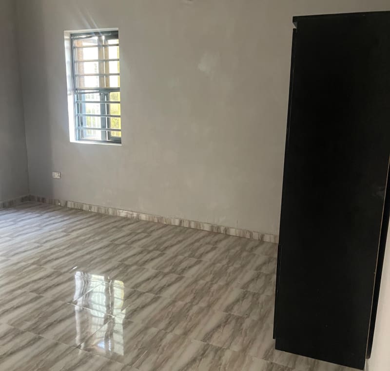 SHARP VRY SPACIOUS POP SELF CON