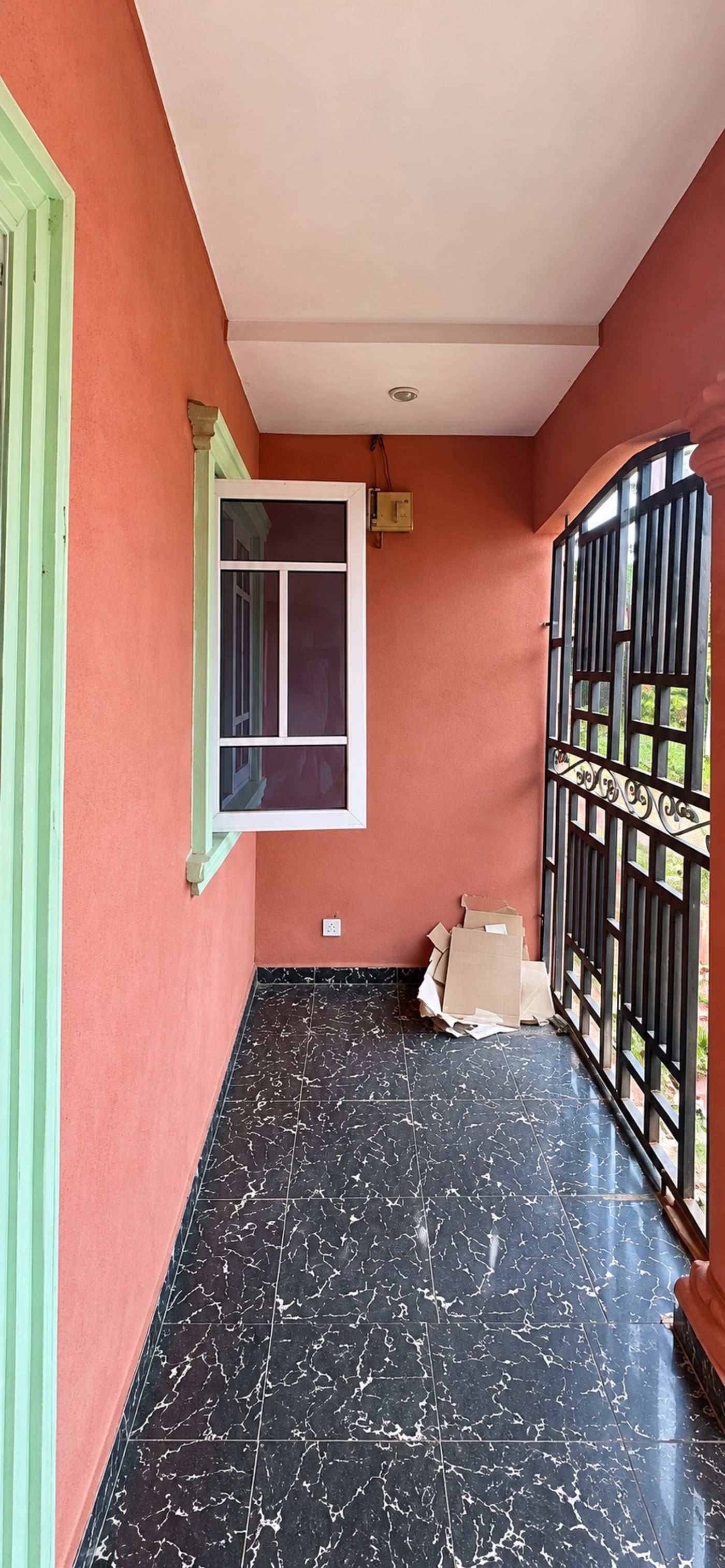 SHARP POP ROOM AND PARLOR SELF CONTAIN — photo 6