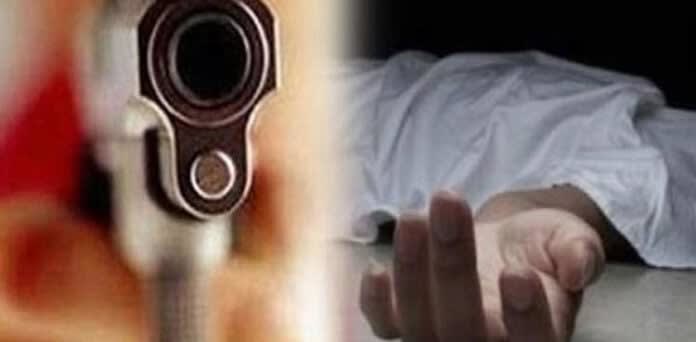  نارنگ منڈی کے سرحدی گاؤں ملک پور میں مبینہ طور پر چچی نے محلے دار سمیت دیگر افراد کے ساتھ مل کریتیم بھتیجے کو گلے میں رسہ ڈال کر قتل کردیاواقعہ کو خودکشی کا رنگ دینے اور مقتول کے جنازے کا مسجد سے اعلان نہ کروانے کا بھی الزام پولیس نے چار افراد کے خلاف مقدمہ درج کرکے تفتیش شروع کردی
