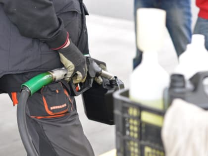 ФАС потребует от нефтяных компаний обосновать повышение стоимости бензина АИ-95