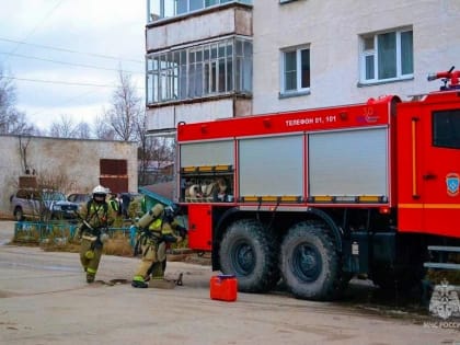 В Нерюнгри неосторожное обращение с огнём привело к пожару в жилом доме