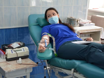 В Якутии повысили выплаты донорам, которые сдают кровь и её компоненты на станциях переливания