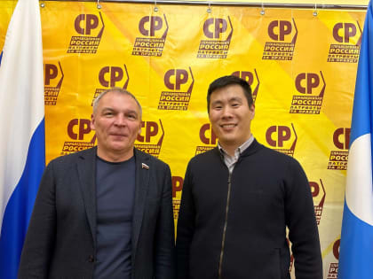 Сегодня Юрий Иннокентьевич Григорьев, активисты и сторонники партии поддержали подписями действующего главу государства